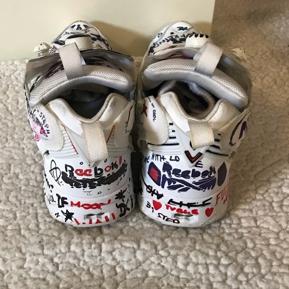 Vetements x Reebok graffiti Instapump - Picture 2 of 4